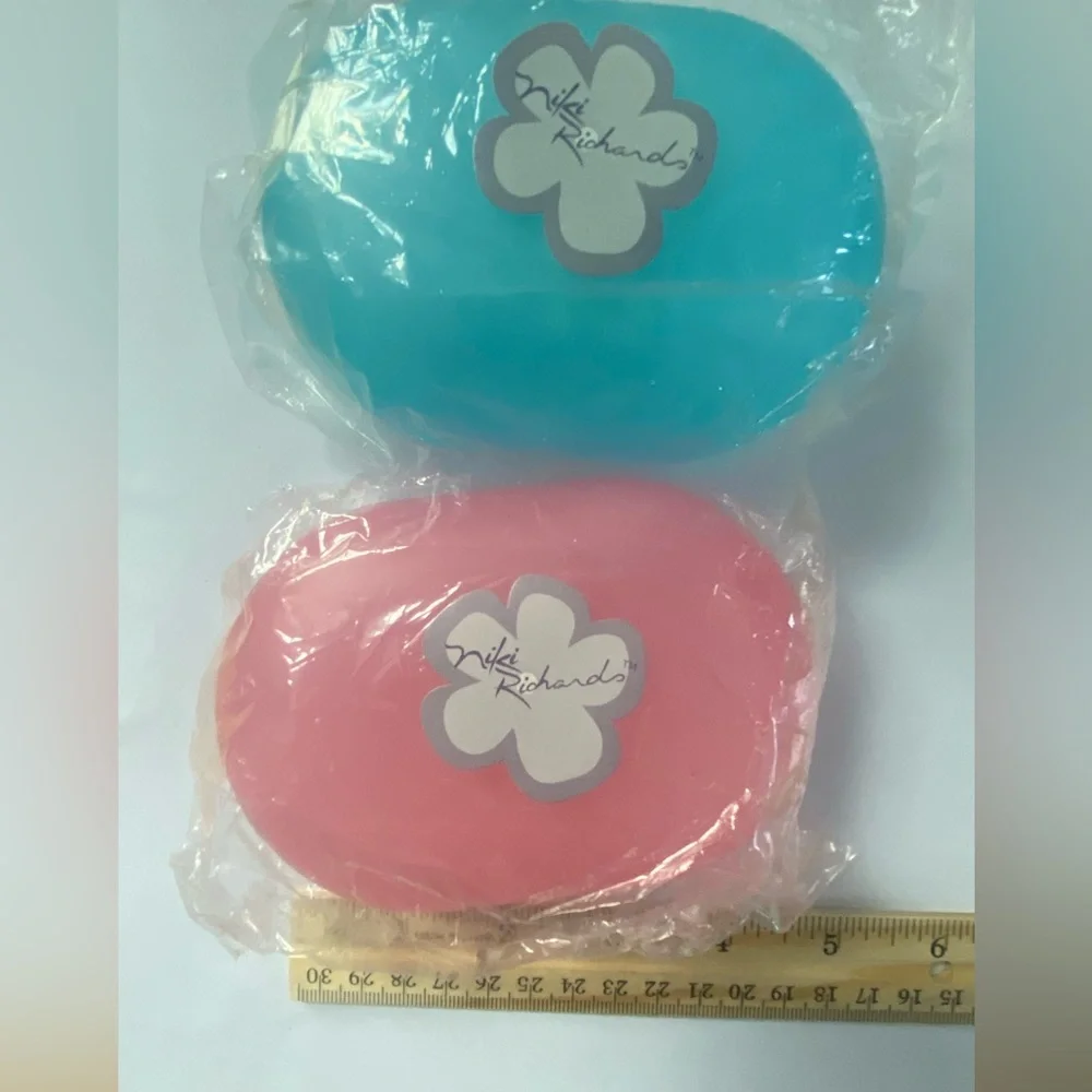 Niki Richards 90s Travel SOAP HOLDER container LOT plastic pink blue container